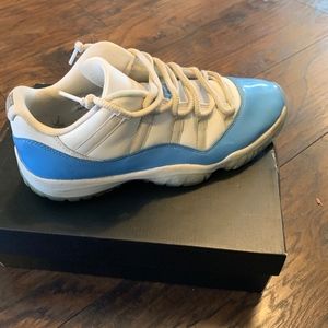 Air Jordan 11 Retro low University Blue